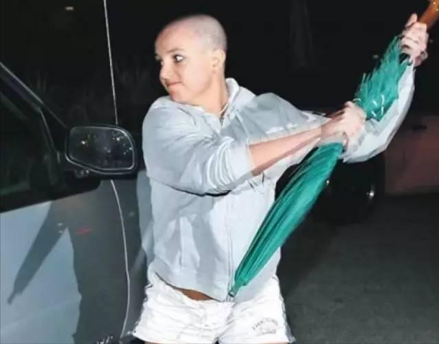 布兰妮被囚禁的14年介绍,布兰妮被爸爸监禁12年视频