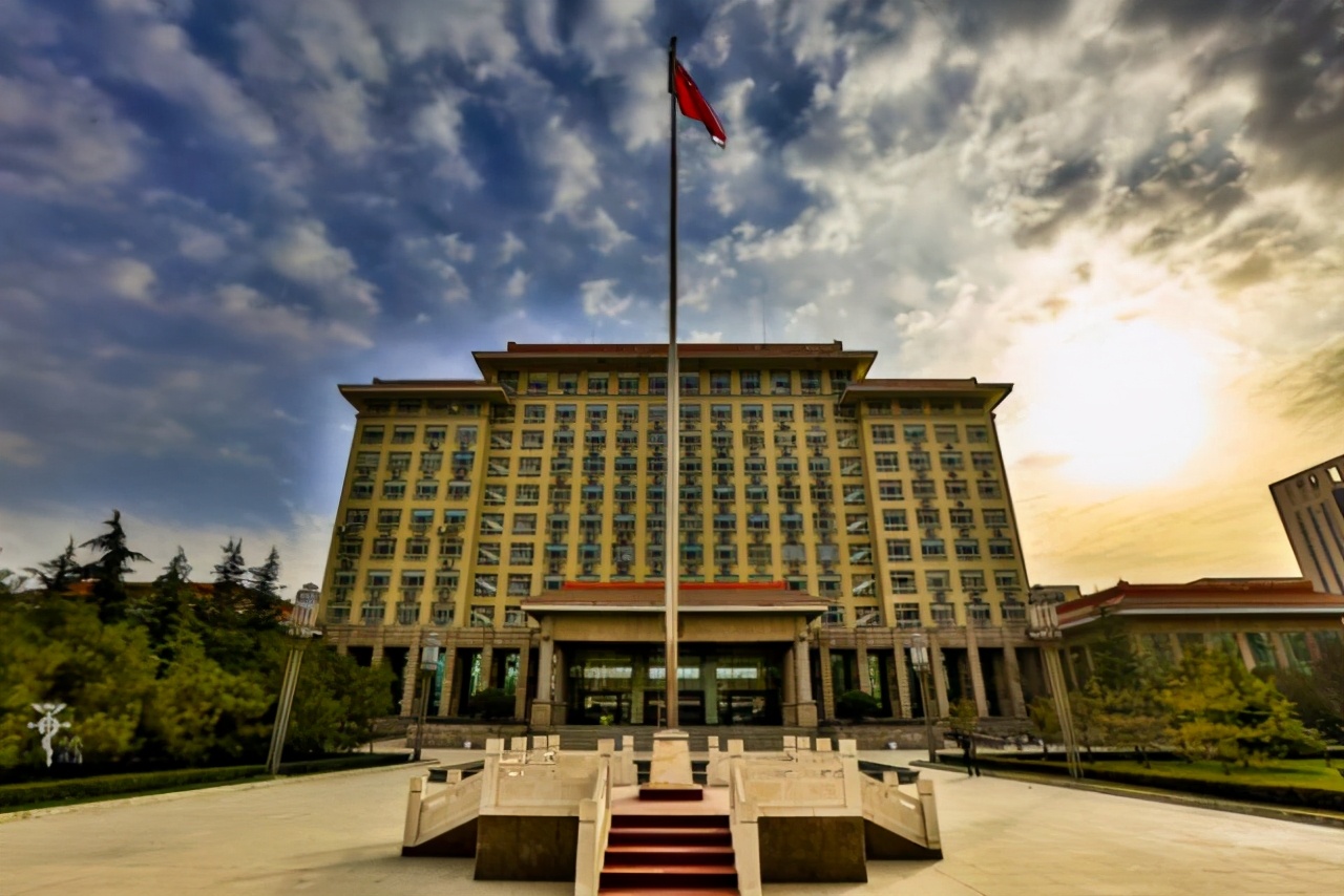 西安这所大学，录取分数不高，上学不花钱还包分配，稳定拿高薪