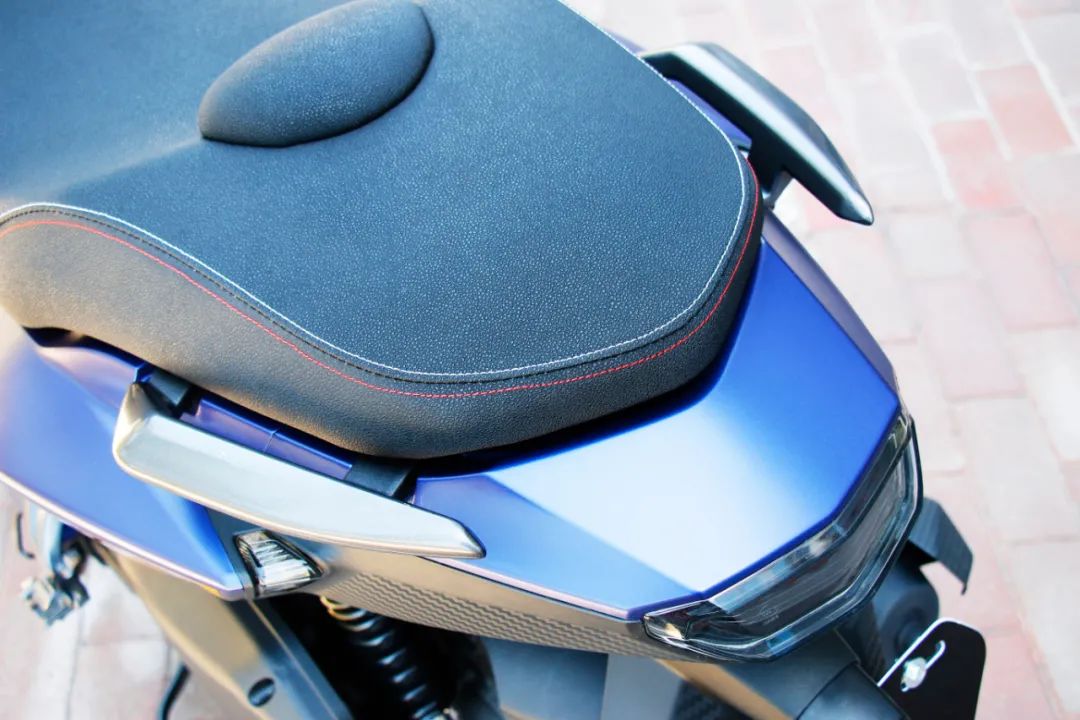 城市高颜值燃油踏板车,城市炫酷150踏板摩托车推荐