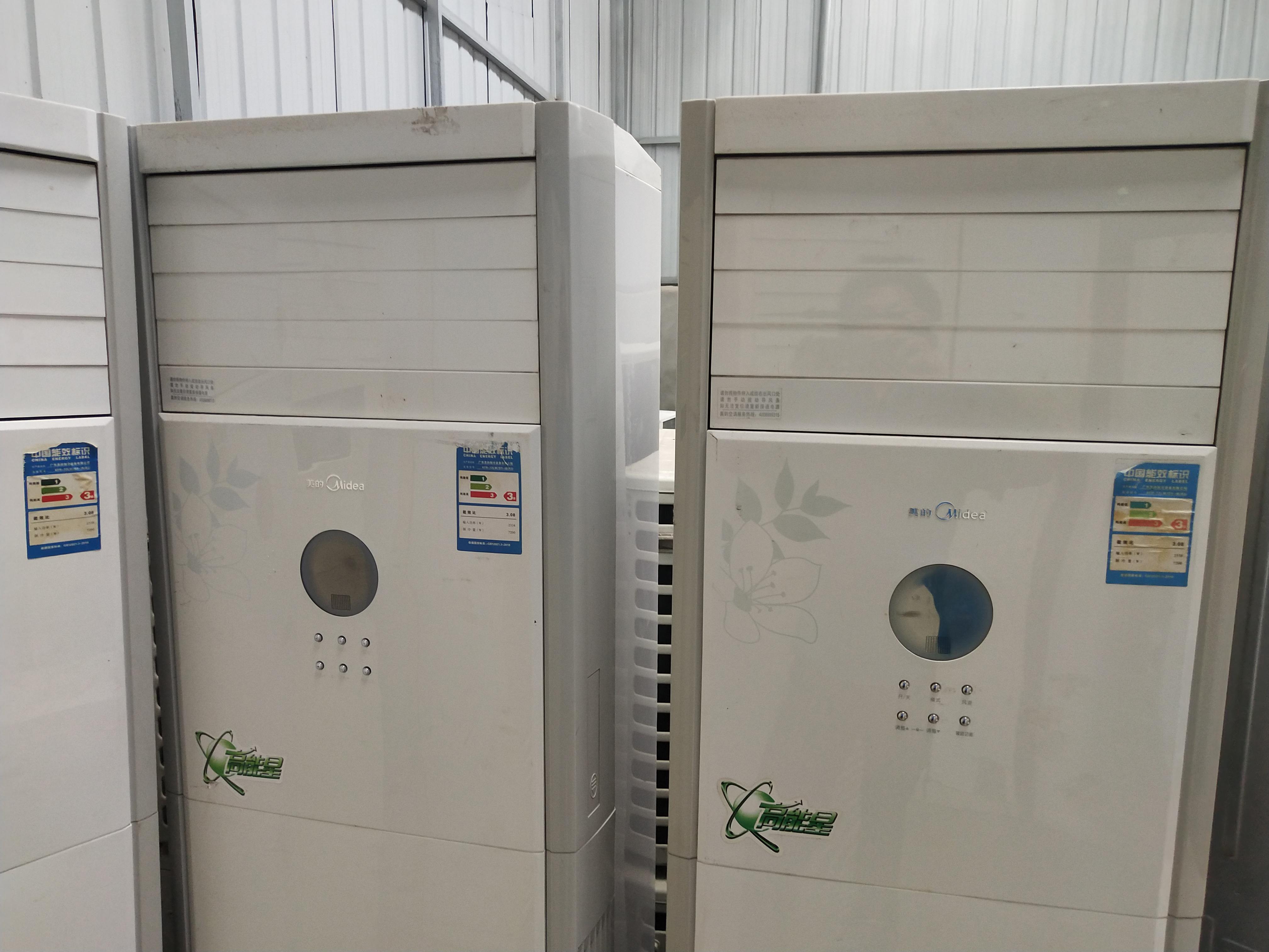 柜机空调圆柱形和方形哪个好看,柜机空调是方形的好还是圆形的好