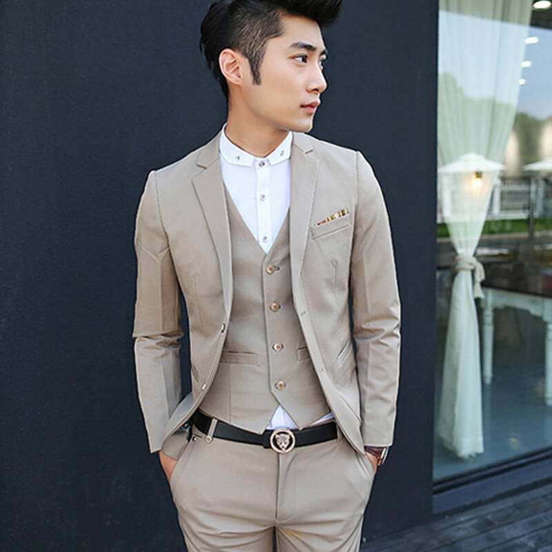 马甲这样搭配最显时髦风范,马甲怎么穿搭配才好看