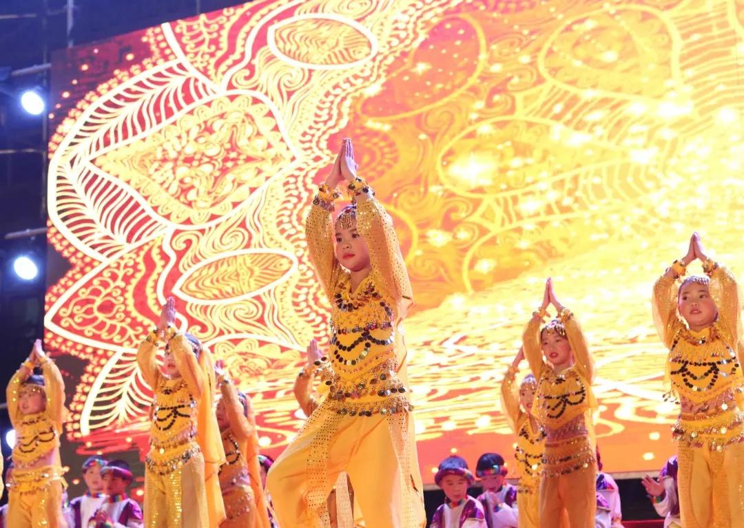 小县城学校元旦晚会活动,小学生青春筑梦砥砺前行文艺汇演