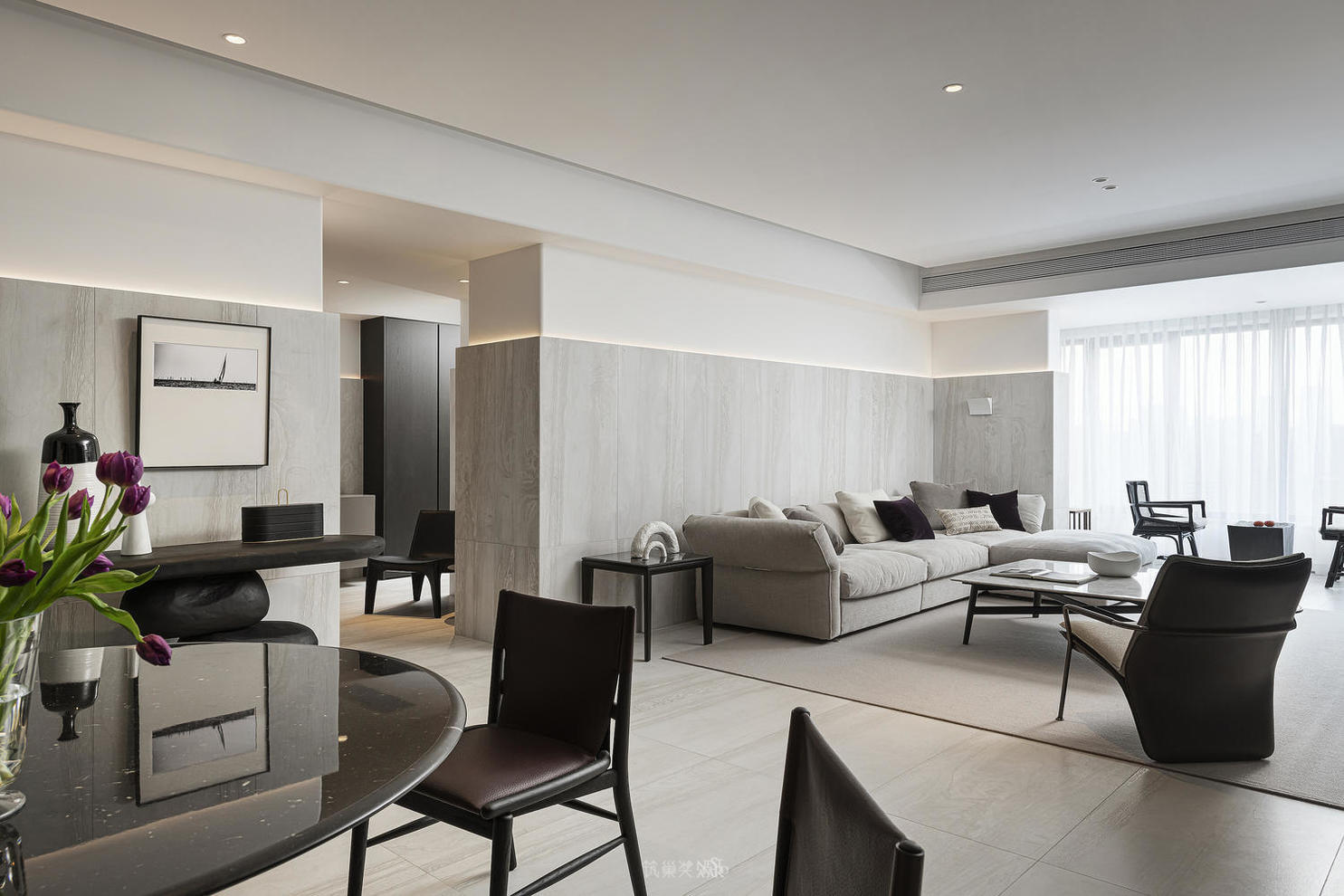 设计师梁彬：成都246㎡宁静致雅，黑与白交错空间