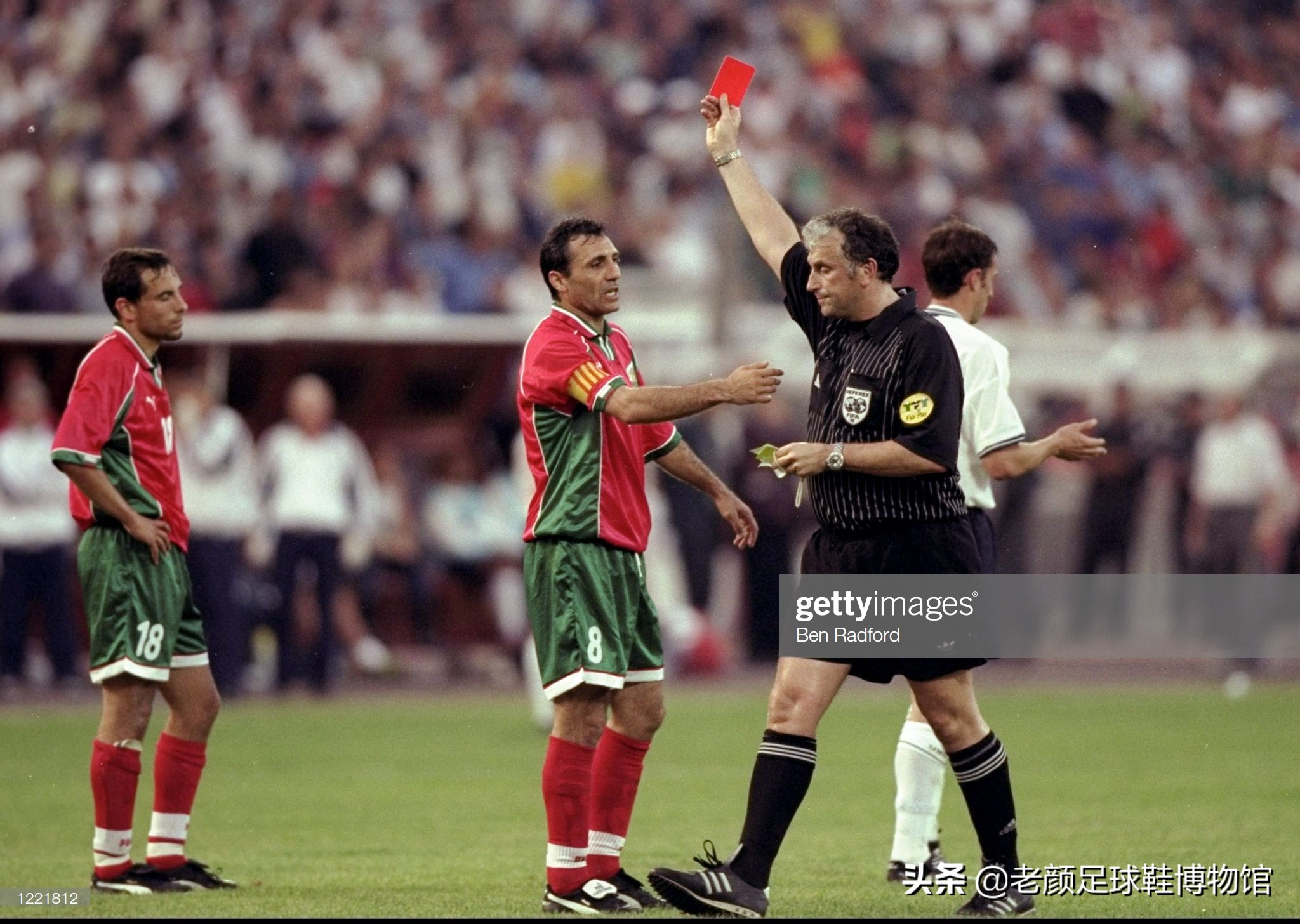 脾气最火爆的巴萨巨星，脚踩皇马球衣和裁判的脚，曾被终身禁赛