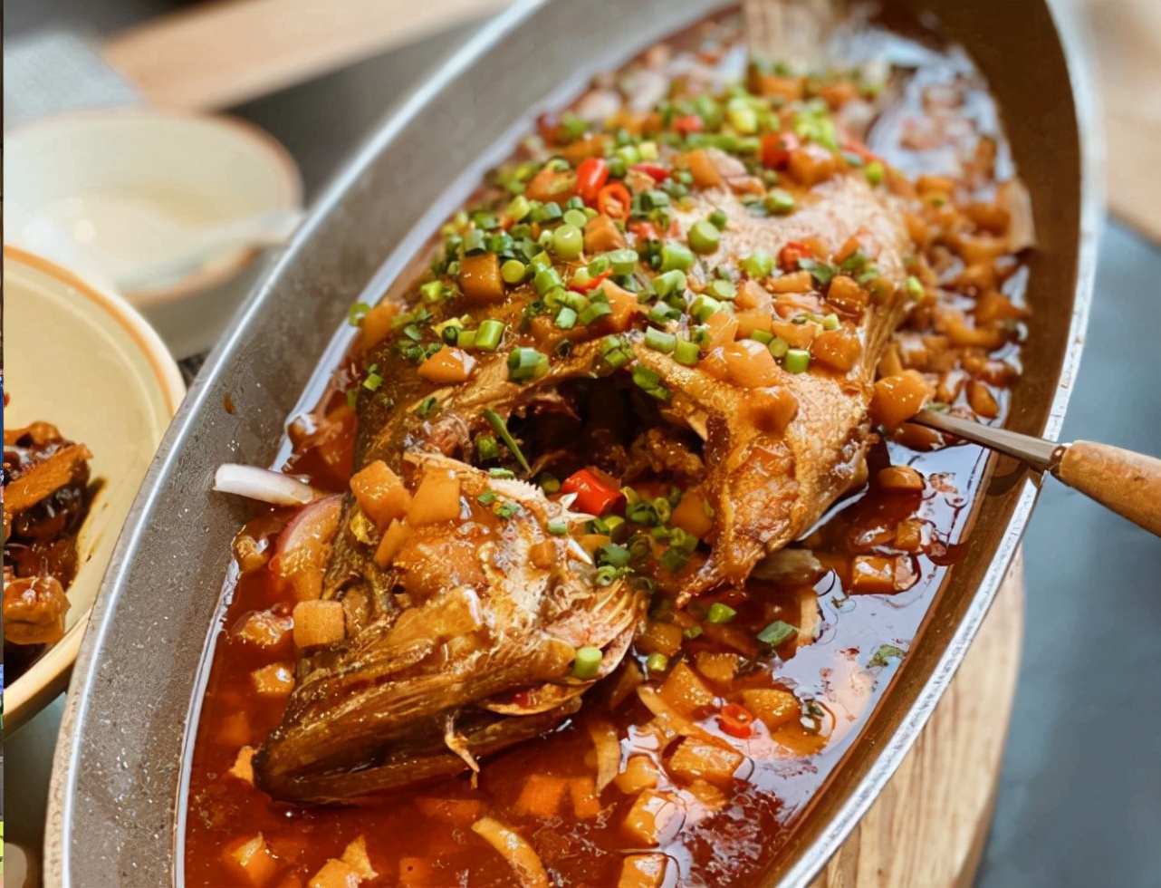 徽菜臭桂鱼传说,经典徽菜臭鳜鱼的传奇故事