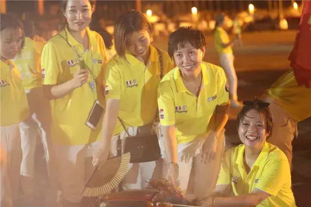 巨邦快乐集结号丨看见了，其中一艘游艇上，是我们的船长大舅哥