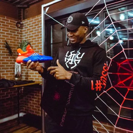 米切尔要求阿迪达斯出签名鞋,阿迪达斯米切尔最新款篮球鞋