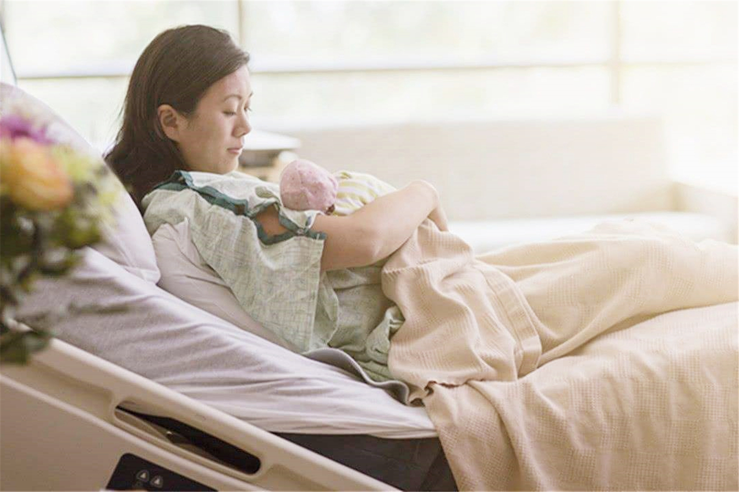 剖腹产刀口用美容线还是拆线好,剖腹产拆线和用美容线有区别吗