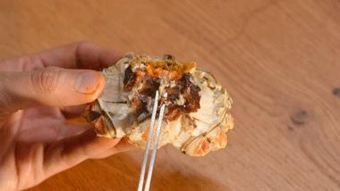 这么大的蟹粉灌汤包你吃过吗,用蟹粉烹制美味可口的蟹粉汤包