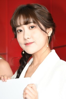 别再扎丸子头了这样扎才好看,杨紫同款发型两边麻花辫