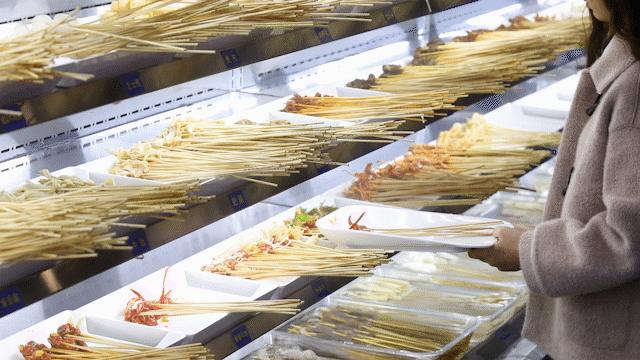 只此一家的牛腩串串火锅C位出道，19块9请你放肆开涮