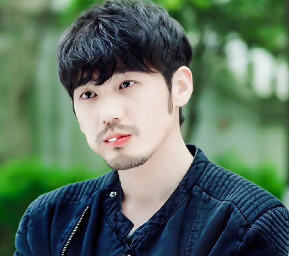 你可以说他不帅，但不得不承认他是型男