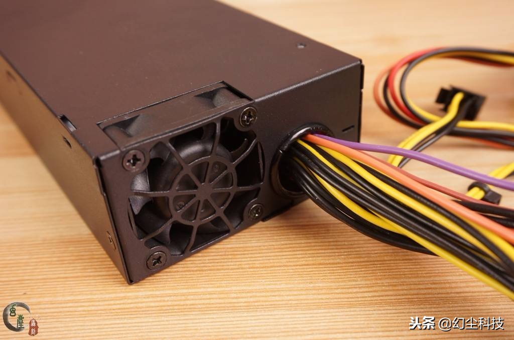 迷你小钢板桌面,电脑迷你小机箱推荐