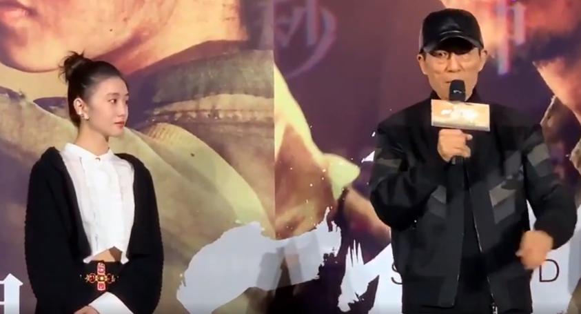 张艺谋说，她会成为“周冬雨的接班人”