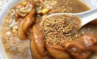 80后夫妻摆摊卖早餐,街边卖早餐一碗6元卖到供不应求