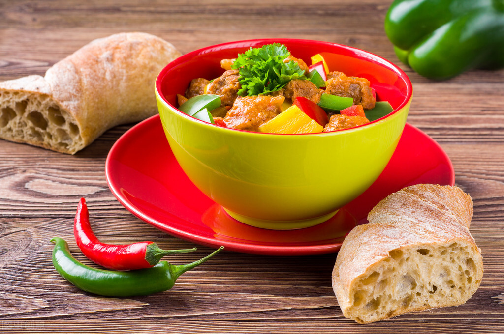 狗狗呕吐白色的泡沫粘液,幼狗吐白色粘液怎么回事