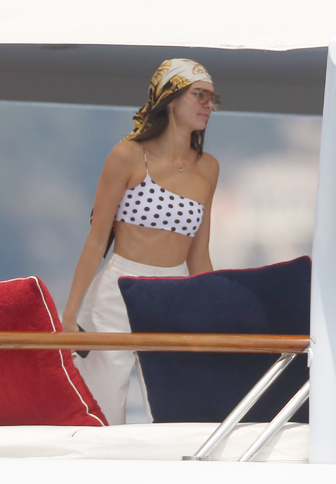 一条丝巾有多种搭配方法,丝巾的十种搭法