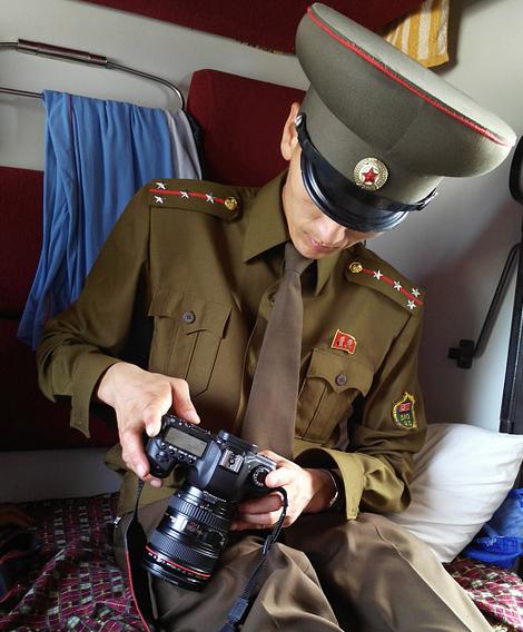 北京开往平壤的这趟列车，你见过吗？朝鲜乘务员都要专门选拔