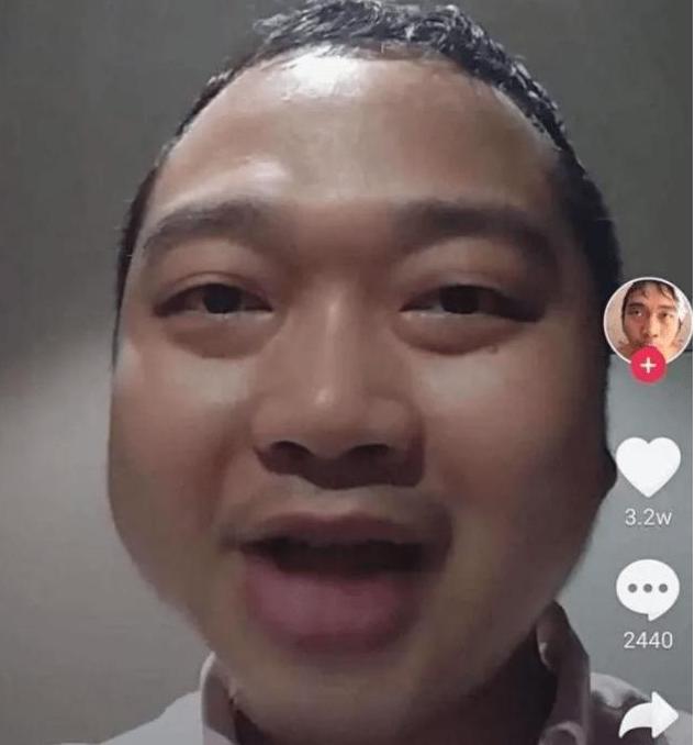 38岁股沟男一露成名，身价上亿被星爷称天才，今发福变呆萌大叔