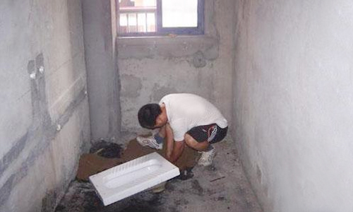 带存水弯蹲便器安装方法视频教程,卫生间蹲便器最好的安装方法