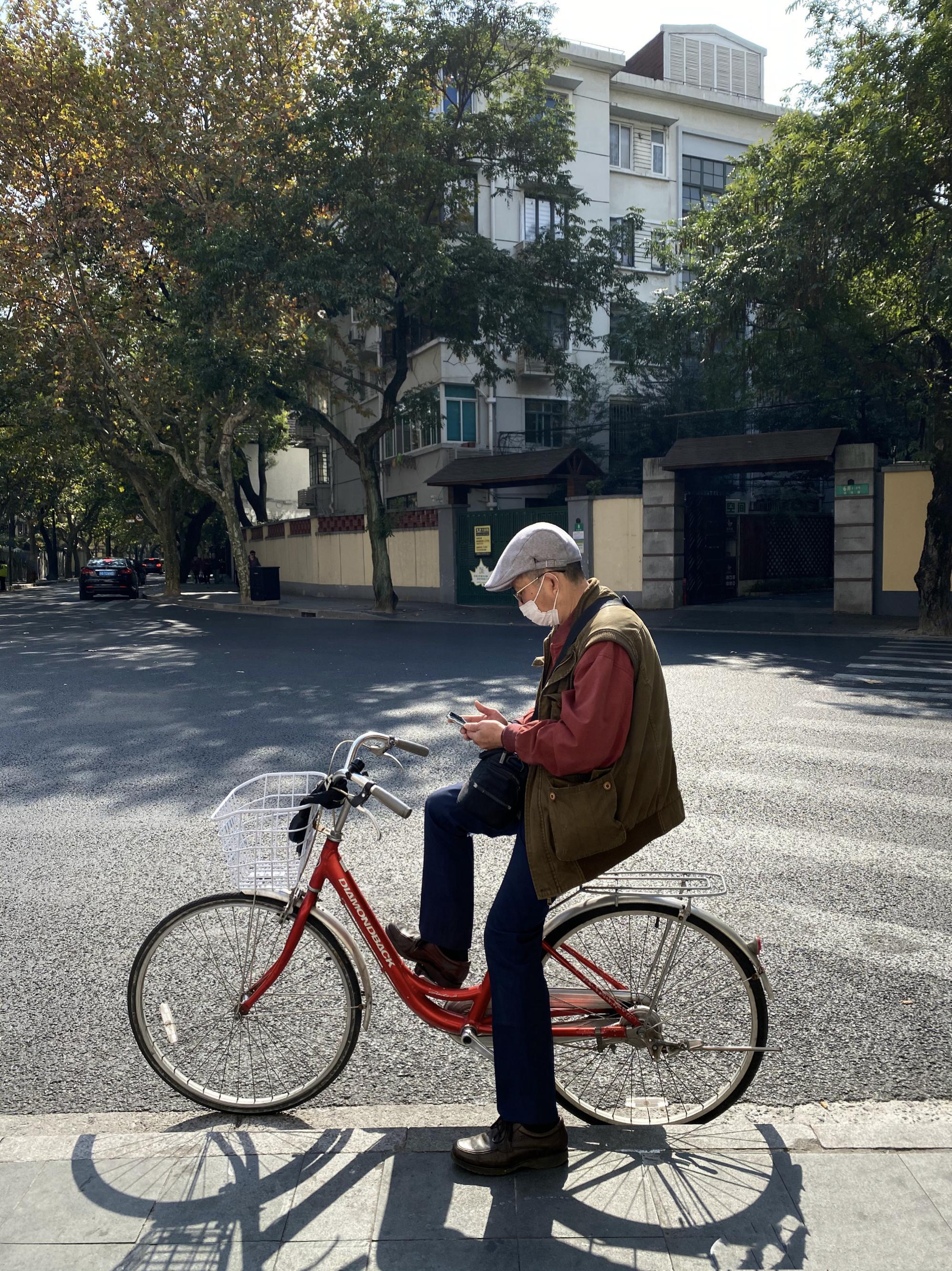 姜昆之前穿西服,姜昆穿大褂配西服图片