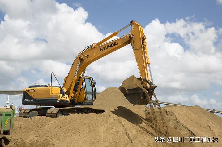 二手挖掘机市场价格为什么这么低,二手挖掘机市场火爆的原因有哪些