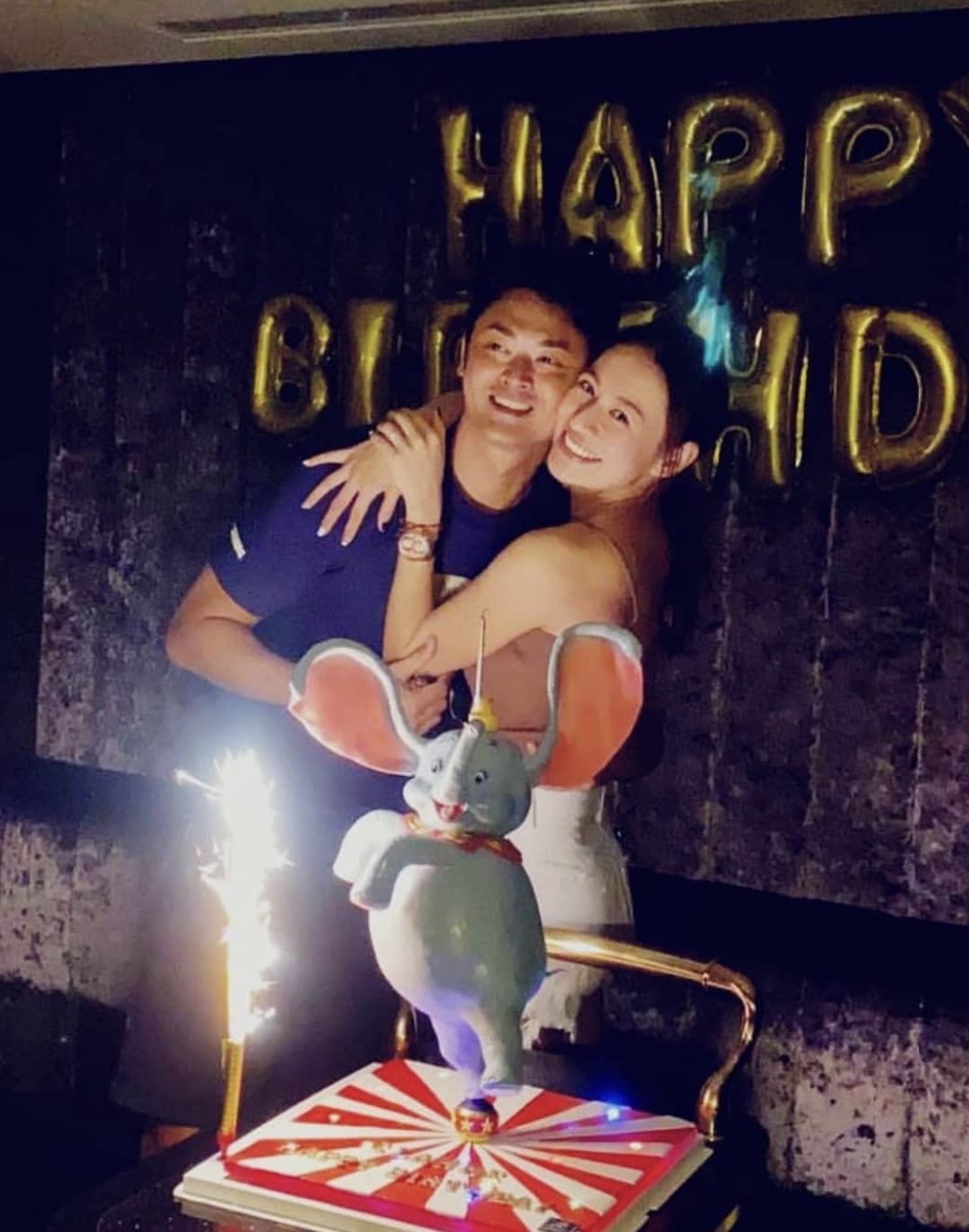 萧润邦为江若琳庆32岁生日亲手设计手表,逆市中新店开张喜事不断