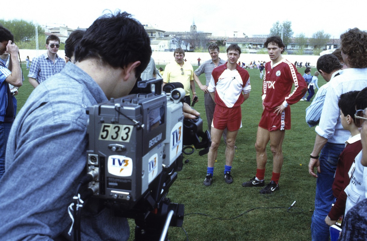 马克范巴斯滕,米兰荷兰三剑客之范巴斯滕