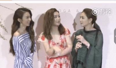 Ella公开分享夫妻生活，这车速大概只有小S能追上了吧