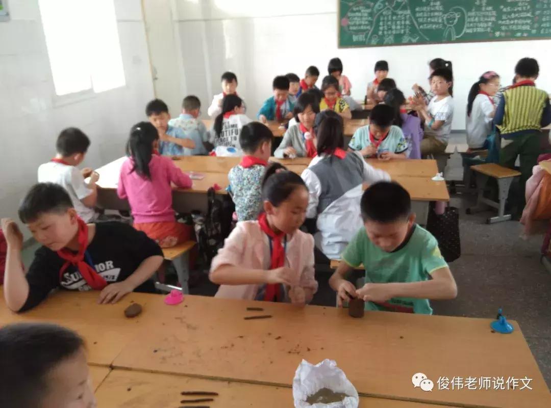 泥巴里的童年故事,泥巴里的童年视频大全