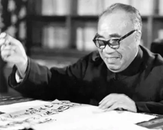 刘建期待小汽车接他上小学，等来脚蹬三轮车，*德朱**的做法让人敬佩