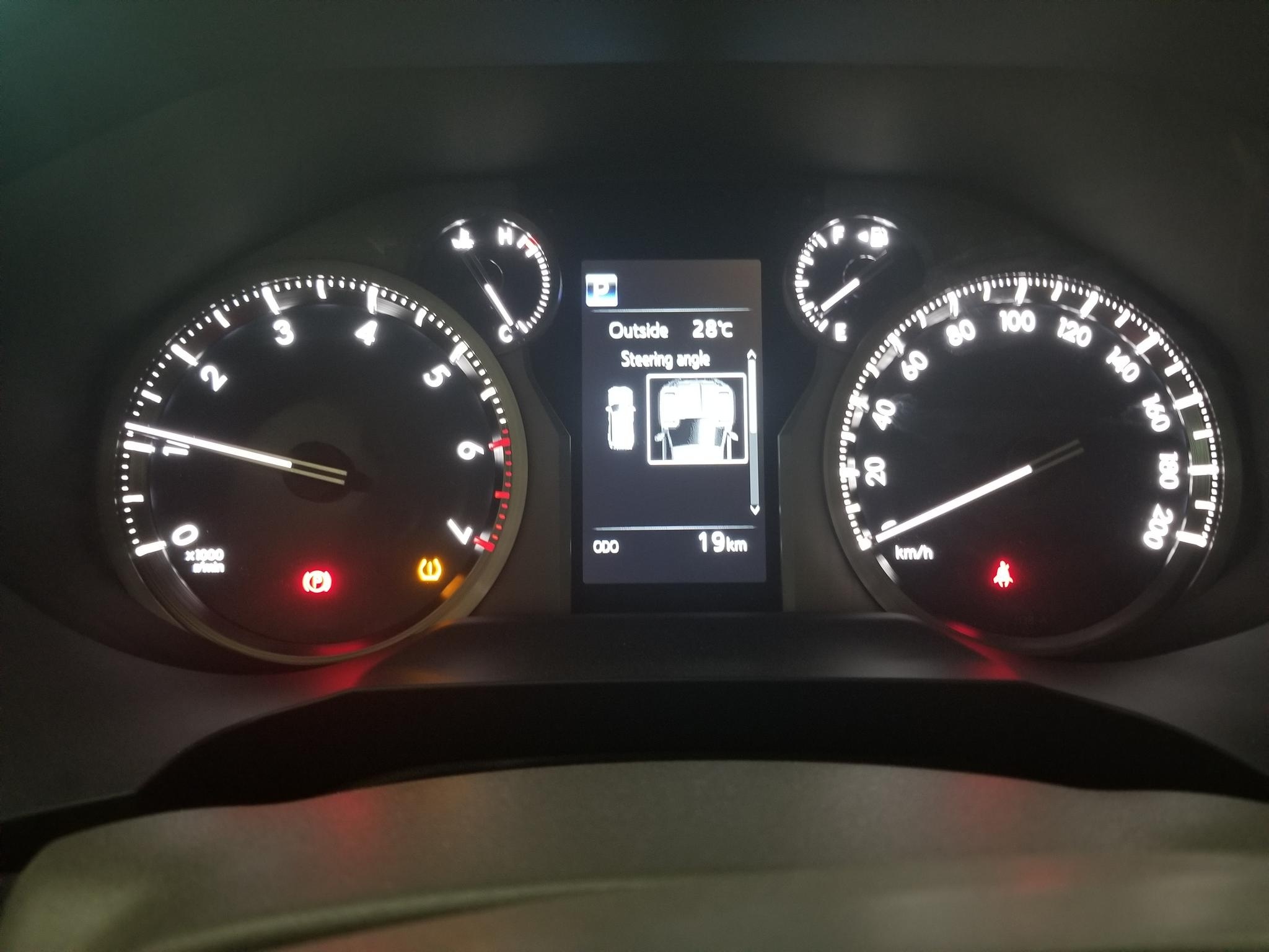 2019款全新中东版丰田霸道4000实车解读，不管是沙石乃至泥泞路面