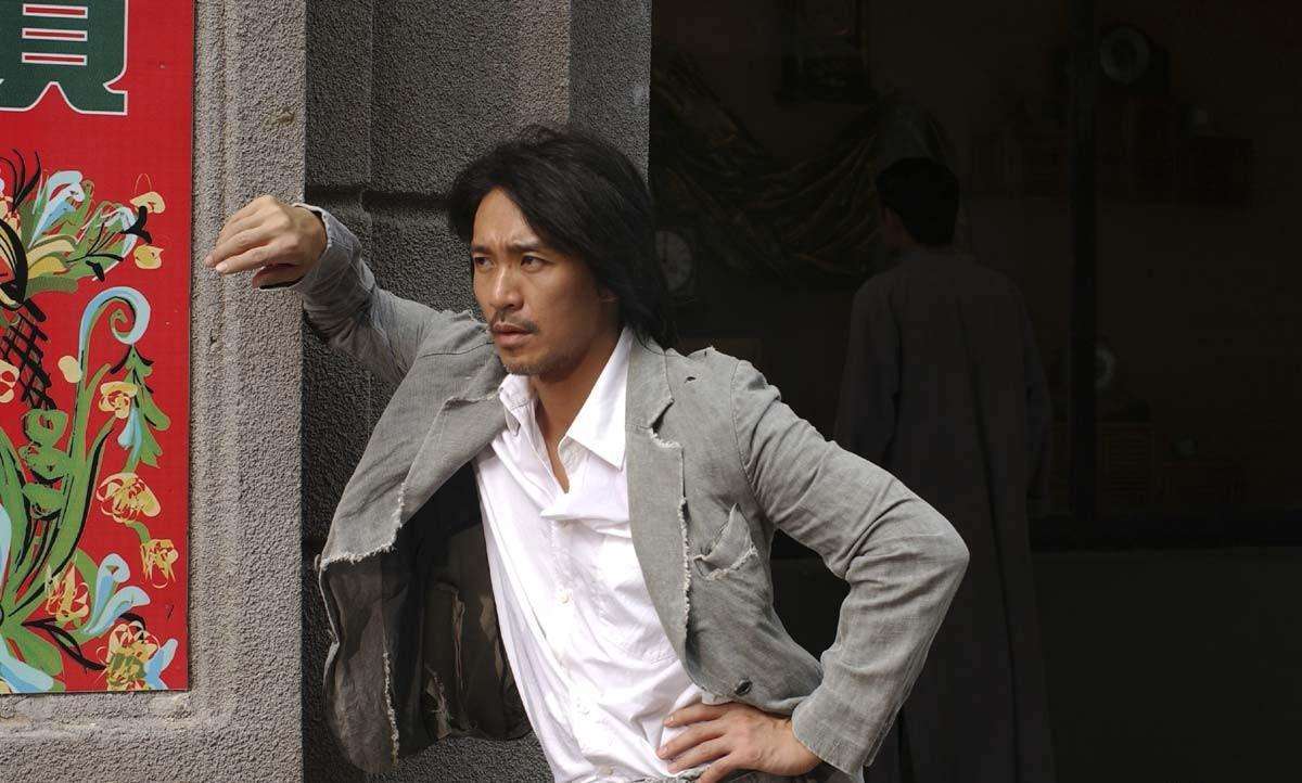 真以为周星驰破产了?近二十年电影没亏过,身价早已数十亿