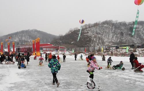 四平叶赫皇家山滑雪场,相约冰雪嘉年华