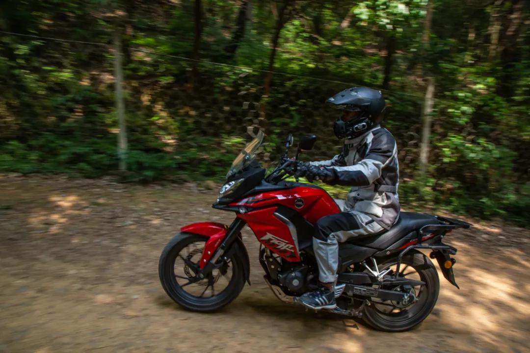 胖虎试驾：新大洲本田CBF190X终于不再是街车换壳了