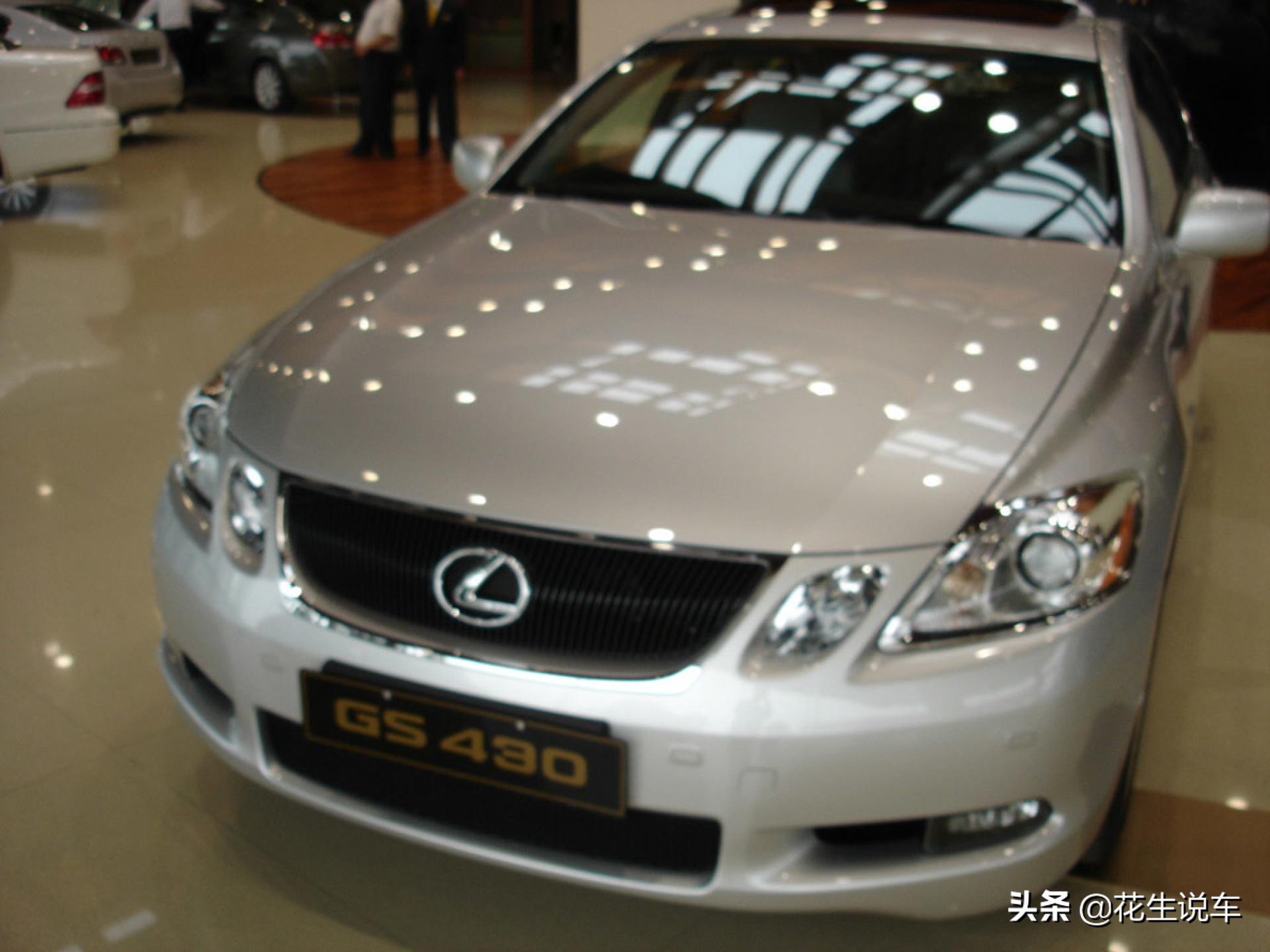 v8的轻奢,v8情怀跑车