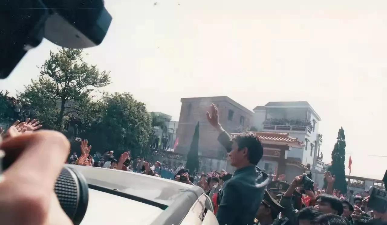 刘德华回乡拜祭祖宗的故事,刘德华回老家认祖归宗争地