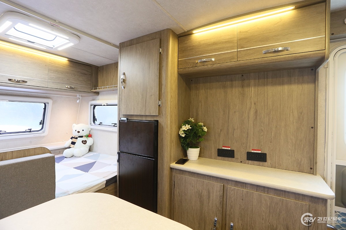 最便宜又大型的睡人最多b型房车 (2019最便宜房车国六c型房车)