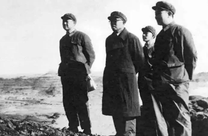 致敬最可爱的人一幅画,致敬最可爱的人卡通图片