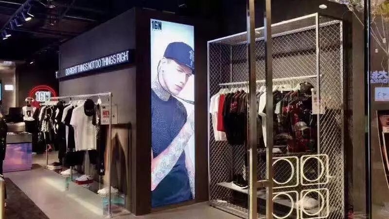 觉得太平鸟、GXG、卡宾不够潮？这个潮流男装可能正对你胃口！