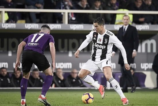 c罗里程碑之夜继续刷新纪录,c罗全场欢呼插兜走