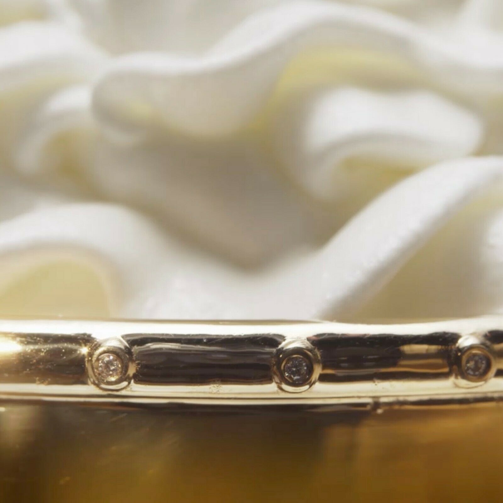 麦当劳推出纪念金杯，价值70万，镶50颗绿宝石50颗白钻及50枚黄钻