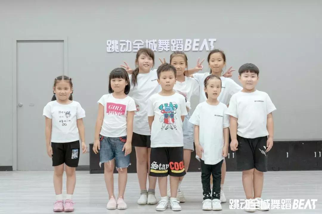 孩子们充满阳光活力四射的街舞,又酷又帅又拽的街舞