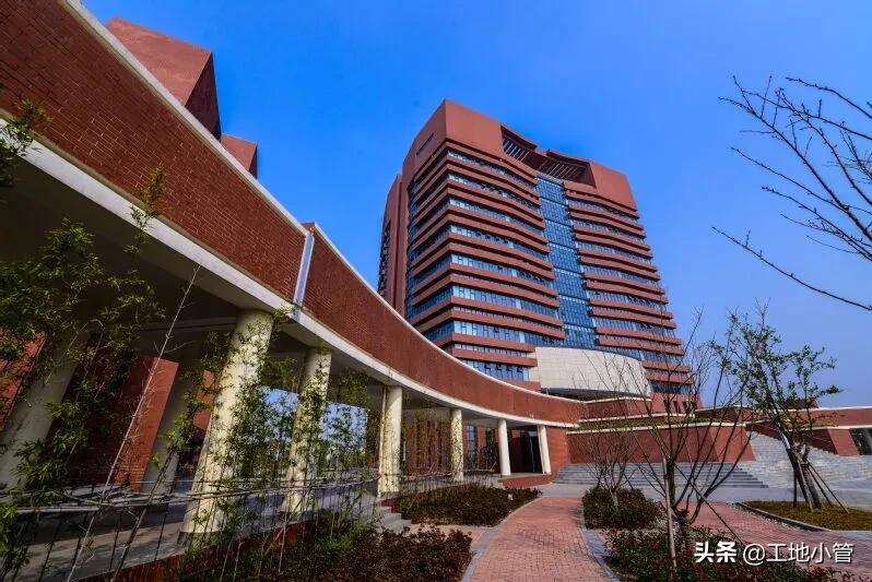 上海健康医学院位置繁华吗,上海健康医学院考研率多少