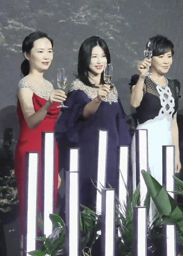 朱珠孕期图片,朱珠产后首次露面感叹当妈不容易