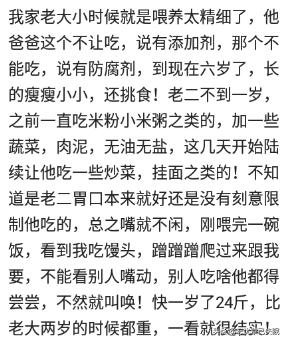 妈妈每天给小孩吃各种维生素,妈妈天天喂孩子饮料