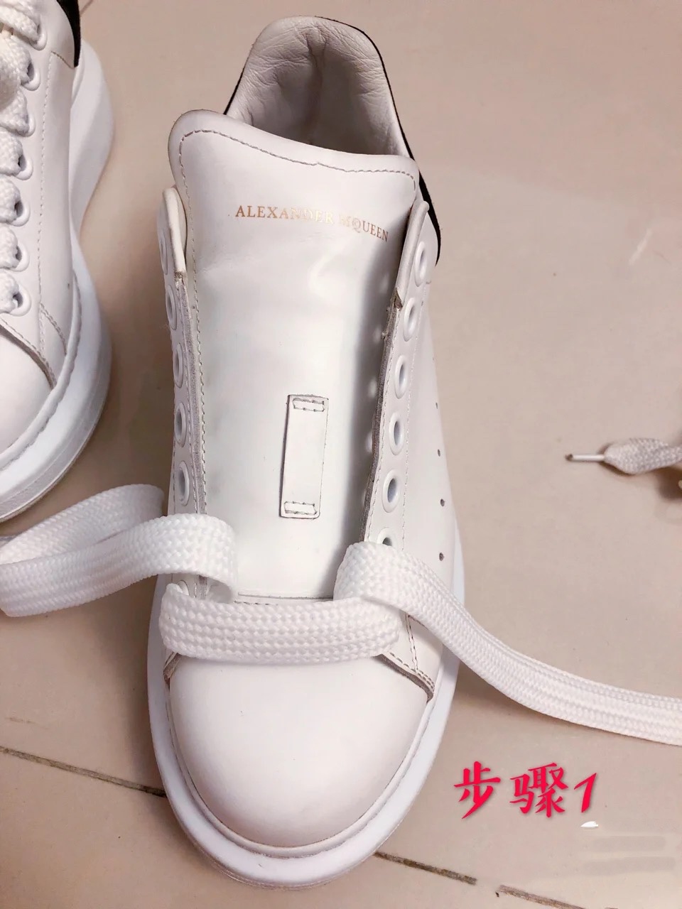 麦昆小白鞋鞋带系法慢动作,麦昆小白鞋鞋带怎么系教程视频