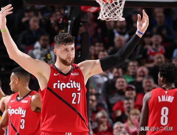 小球的弊端让中锋不断爆发,超级三双、历史首人,皆出自马龙手笔