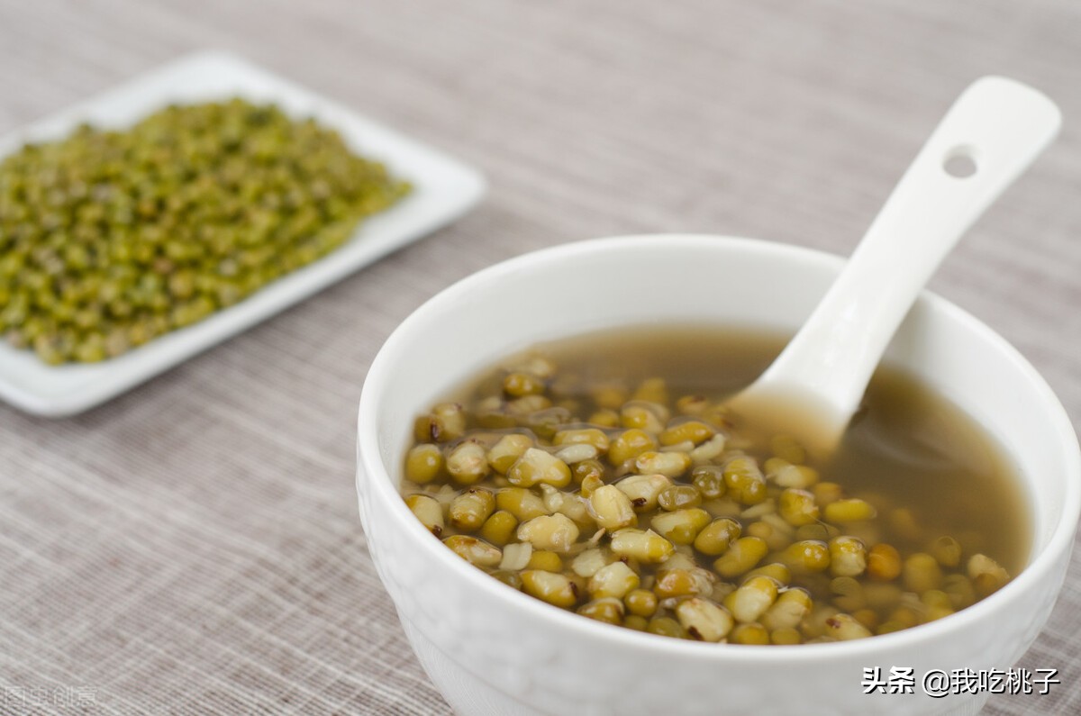 炎炎夏日这些解暑小妙招不容错过,炎热的夏天为了解暑吃什么比较好