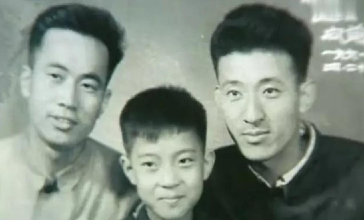 牛群辞官现场,牛群卸任县长后和冯巩合作过没有